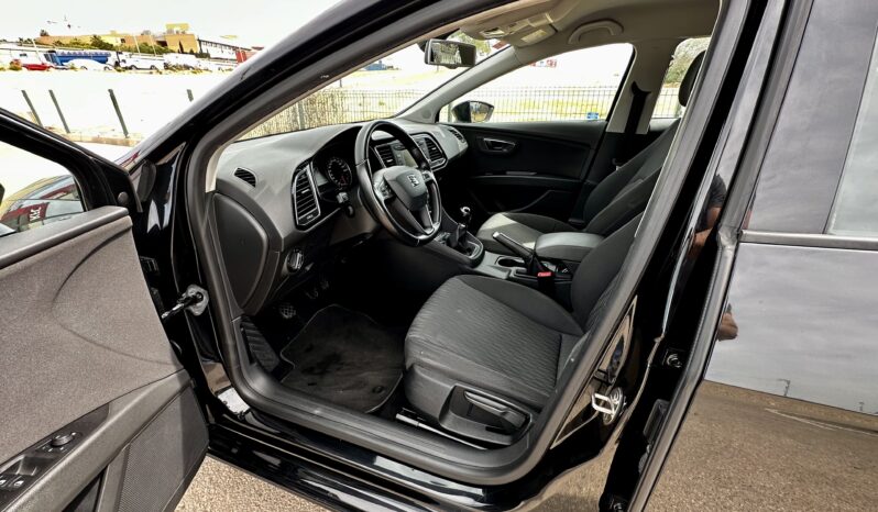 Seat Leon ST 2015 1.6 TDI 105cv s&s Style 5p. – 8.999€ (180.000KM l Diésel l Manual I Negro) lleno