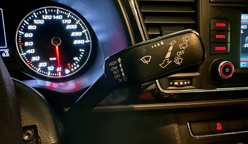 Seat Leon ST 2015 1.6 TDI 105cv s&s Style 5p. – 8.800€ (182.000KM l Diésel l Manual I Negro) lleno